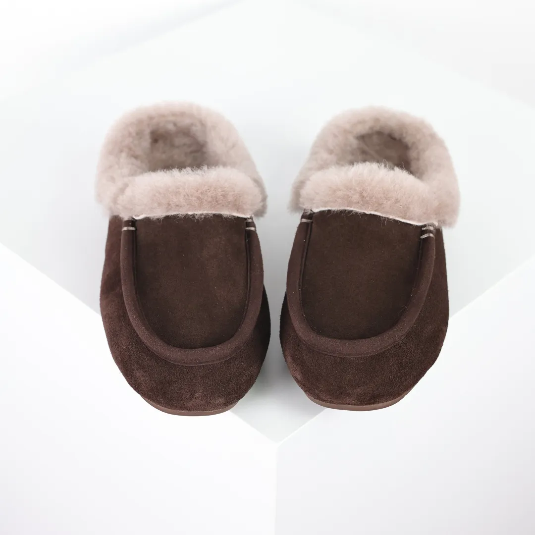 Copy price 💰560 Core recommendation Good price It is a very suitable choice for home use. In recent years, uug has launched a series of styles, which are partially geared towards the preferences of young consumers and have also moved to the forefront of fashion trends. Shoe body material: water-repellent coated suede upper, 17 mm UGGPURE™ implantable wool insole, lightweight non-slip and comfortable rubber outsole, with brand LOGO and trademark, with full packaging Size: 35 36 37 38 39 40